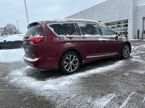 Used 2019 Chrysler Pacifica Limited w/ Tire & Wheel Group image 18