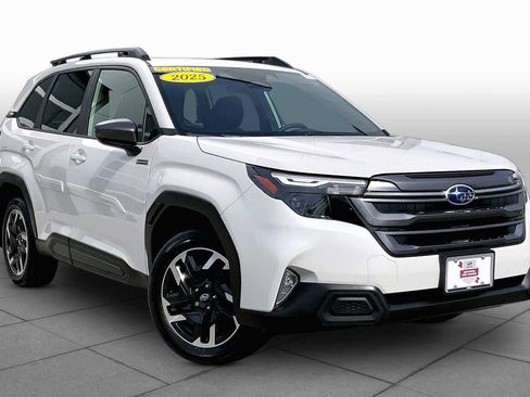 Used 2025 Subaru Forester Premium AWD/4WD image 3