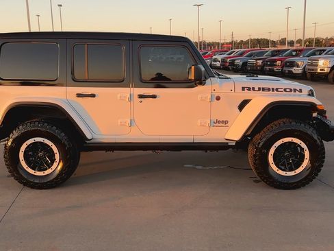 New 2025 Jeep Wrangler Unlimited Rubicon image 9