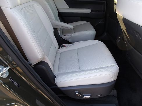 Used 2025 Hyundai Santa Fe Calligraphy image 12