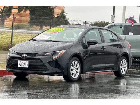 Used 2025 Toyota Corolla LE image 8