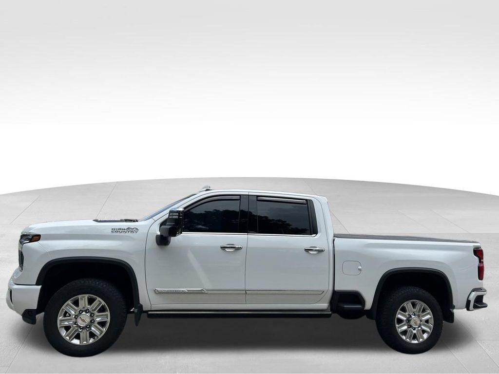 Used 2024 Chevrolet Silverado 2500 High Country w/ High Country Premium Package AWD/4WD image 2