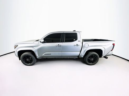 Used 2025 Toyota Tacoma SR5 AWD/4WD image 4