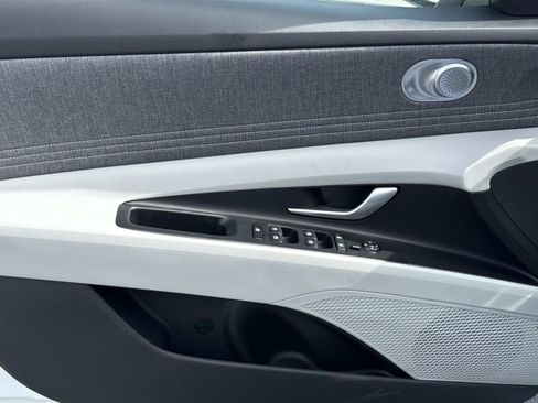 New 2025 Hyundai Elantra Limited image 9