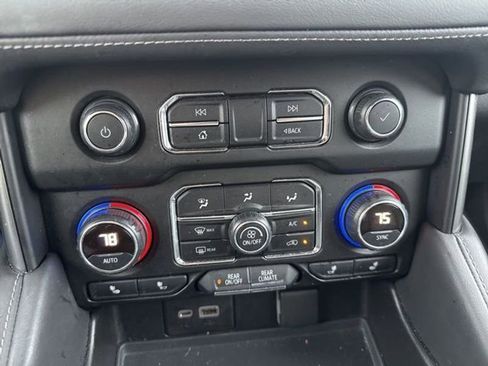 Used 2021 Chevrolet Tahoe LT w/ Luxury Package image 16