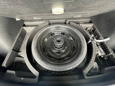 New 2025 Volkswagen Taos SE image 28