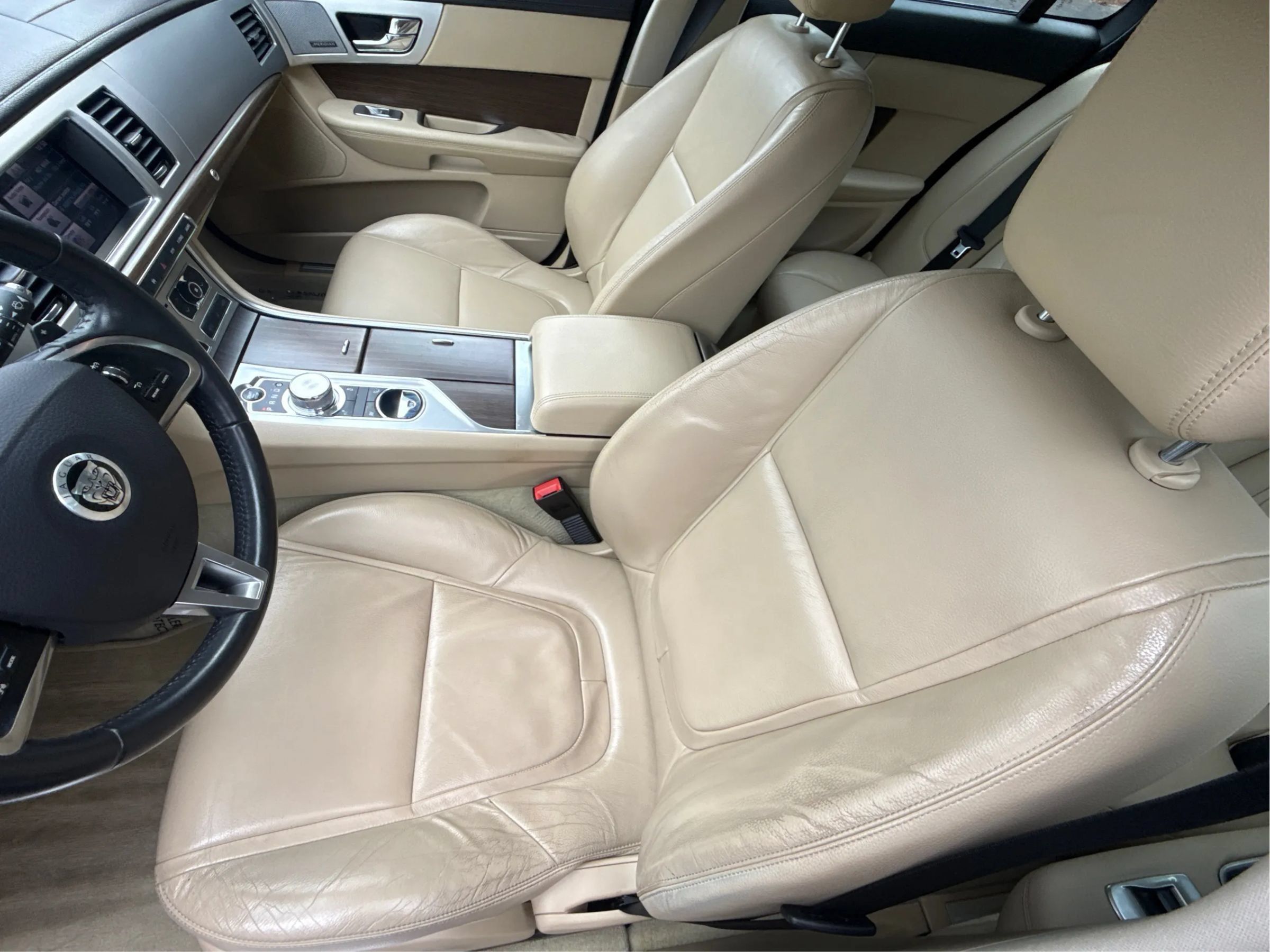 Used 2013 Jaguar XF 3.0 RWD image 11