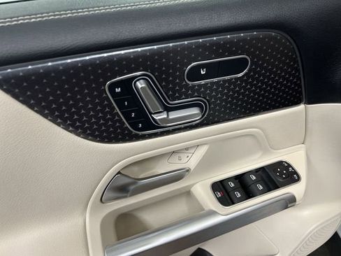 Used 2024 Mercedes-Benz GLB 250 4MATIC image 22