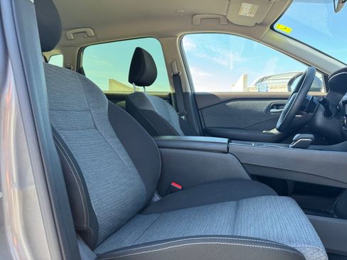 Used 2023 Nissan Rogue SV image 18