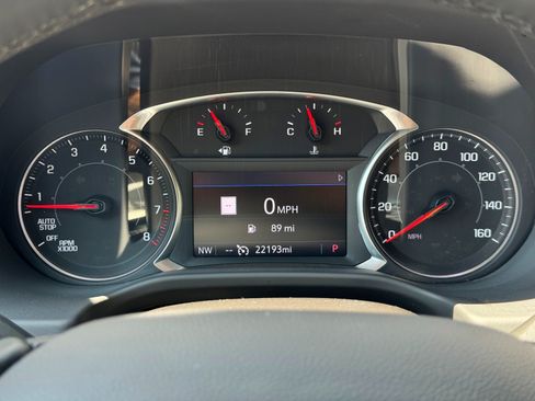 Used 2023 GMC Acadia SLT FWD image 16