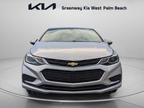 Used 2017 Chevrolet Cruze LT w/ Convenience Package FWD image 3