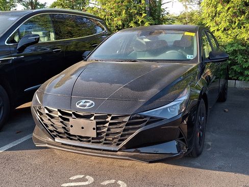 Used 2023 Hyundai Elantra SEL FWD image 2