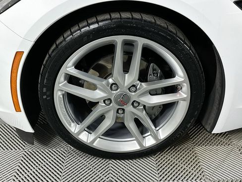 Used 2019 Chevrolet Corvette Stingray Coupe w/ 1LT RWD image 26