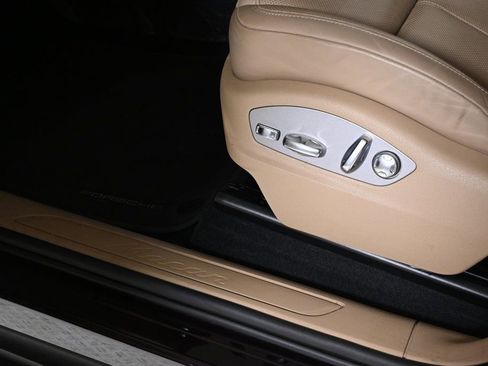 Certified 2024 Porsche Macan image 25