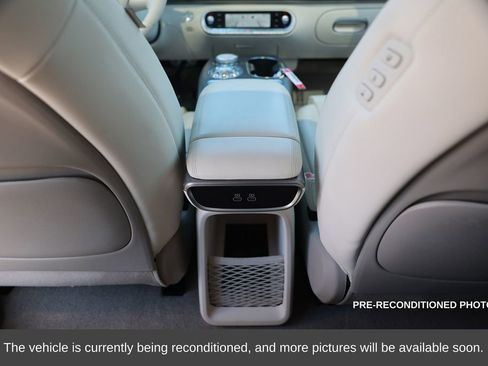 Used 2025 Genesis GV60 Advanced image 34