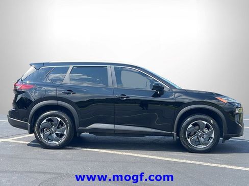 Used 2024 Nissan Rogue SV w/ SV Premium Package FWD image 25
