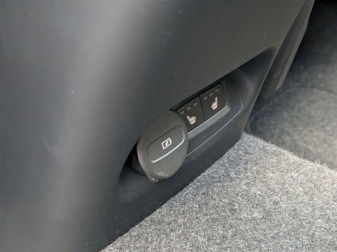 Certified 2023 Volvo C40 P8 Recharge Ultimate w/ Protection Package Premier image 26