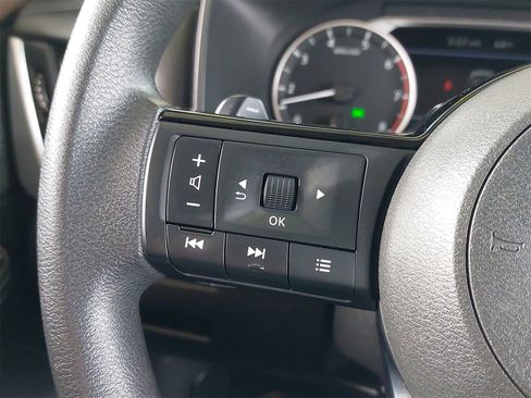 Used 2023 Nissan Rogue SV image 16