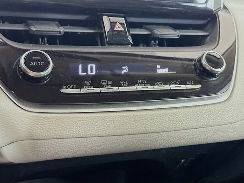 Used 2020 Toyota Corolla LE FWD image 23