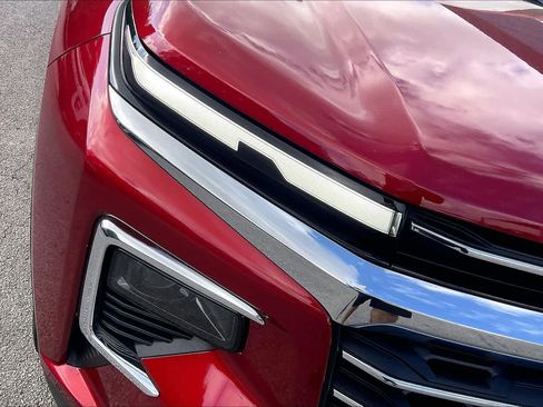 Used 2025 Chevrolet Traverse LT image 26