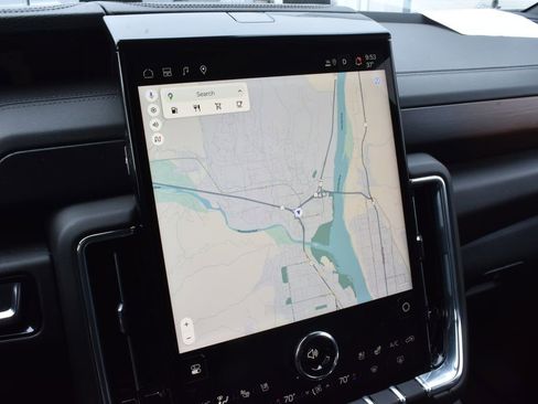 Used 2025 GMC Yukon Denali w/ Sun & Power Step Package image 11