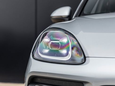 Certified 2021 Porsche Cayenne S AWD/4WD image 18