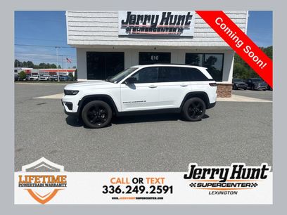 Used 2023 Jeep Grand Cherokee Limited w/ Black Appearance Package