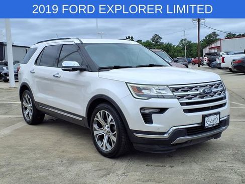 Used 2019 Ford Explorer Limited w/ Limited Luxury Package FWD image 4
