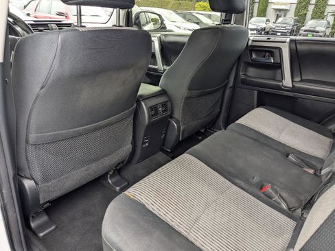 Certified 2016 Toyota 4Runner SR5 AWD/4WD image 31
