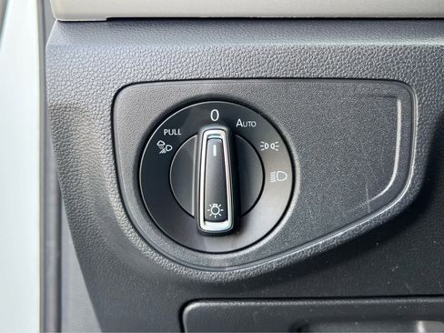 Used 2023 Volkswagen Atlas SE image 32