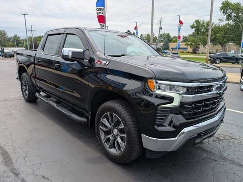 Used 2023 Chevrolet Silverado 1500 LT AWD/4WD image 7