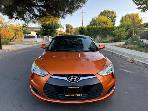 Used 2012 Hyundai Veloster image 3