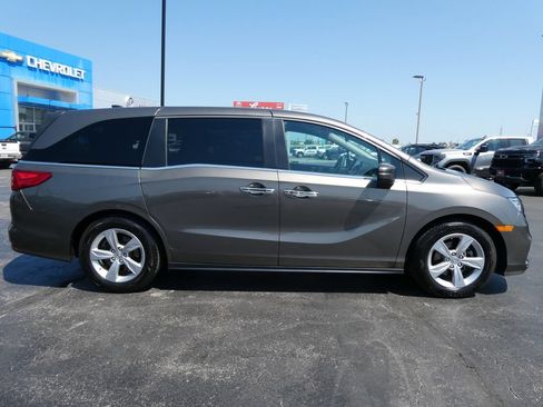 Used 2019 Honda Odyssey EX image 4