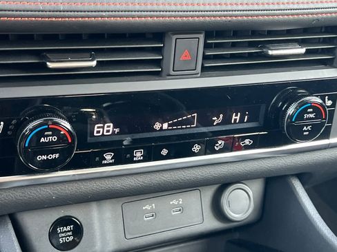 Used 2025 Nissan Rogue SV image 21