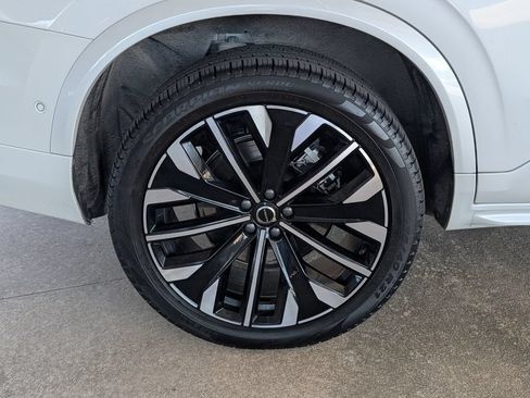 Used 2025 Volvo XC90 B6 Plus AWD/4WD image 3