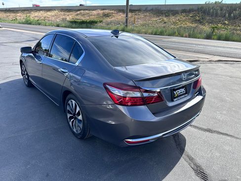 Used 2017 Honda Accord Hybrid Sedan image 4