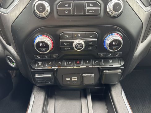 Certified 2020 GMC Sierra 3500 Denali w/ Denali Ultimate Package AWD/4WD image 18