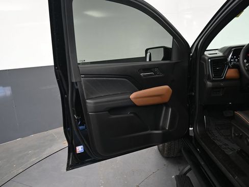 Used 2025 GMC Canyon AT4 w/ Nightfall Edition AWD/4WD image 24