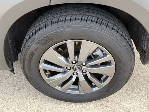 Used 2025 Nissan Pathfinder SV AWD/4WD image 32