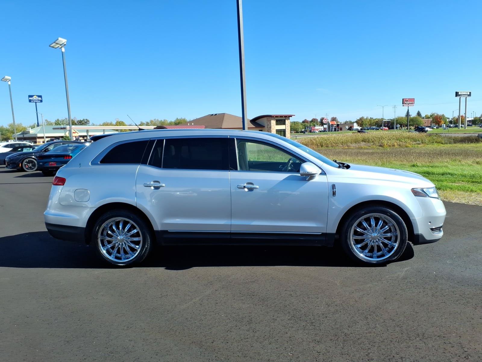 Used 2017 Lincoln MKT AWD w/ Technology Package image 7