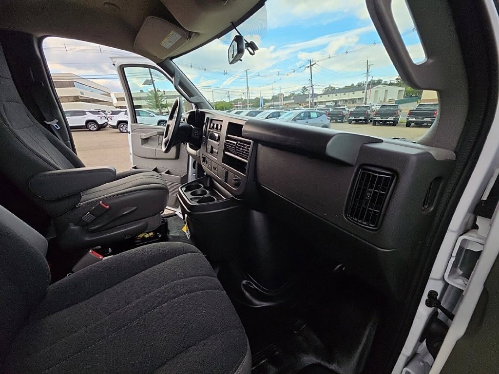 Used 2025 Chevrolet Express 2500 w/ Driver Convenience Package RWD image 21