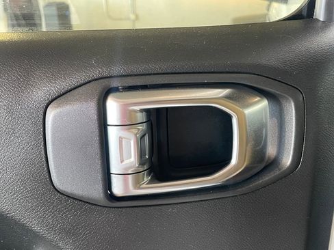 Used 2018 Jeep Wrangler Unlimited Sport S image 32