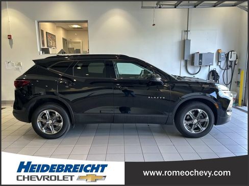 Used 2023 Chevrolet Blazer LT w/ Convenience Package AWD/4WD image 2