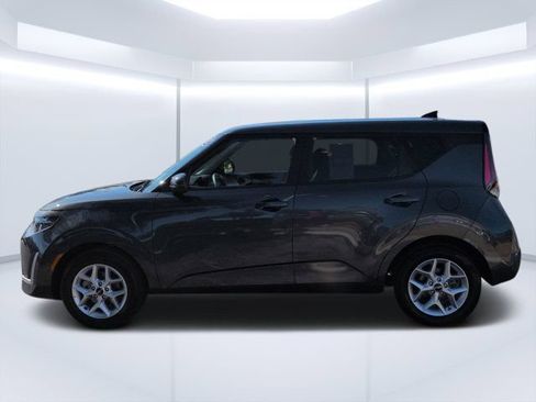 Used 2025 Kia Soul LX w/ LX Technology Package FWD image 6