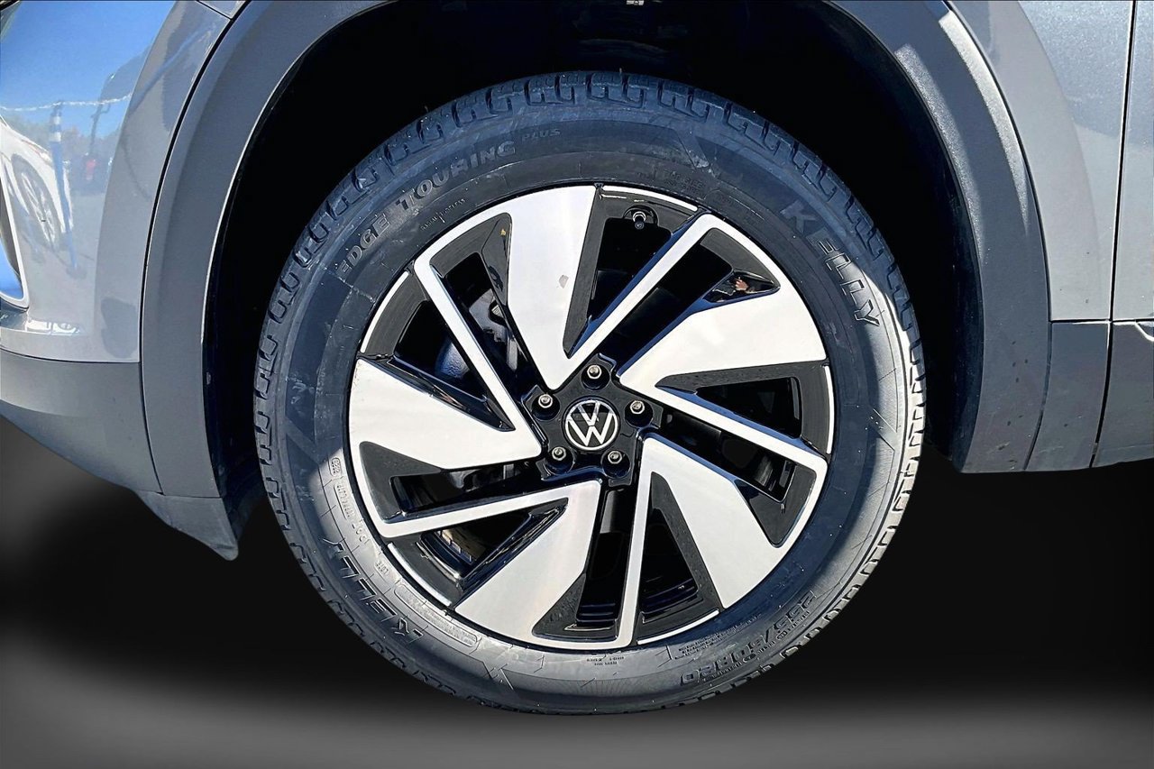 Used 2025 Volkswagen Atlas SE FWD image 33