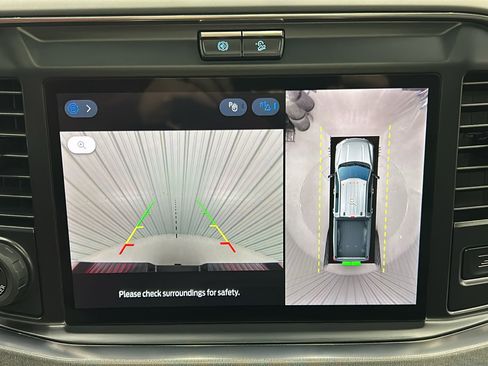 Used 2025 Ford F450 Platinum w/ FX4 Off-Road Package image 24