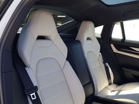 New 2026 Porsche Panamera image 23