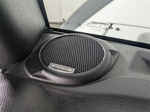 Used 2015 Jeep Wrangler Unlimited Rubicon w/ Connectivity Group image 21