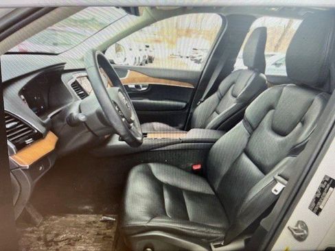 Used 2023 Volvo XC90 B6 Plus w/ Protection Package image 3