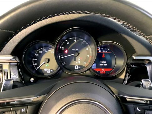 Certified 2024 Porsche Macan w/ Premium Plus Package AWD/4WD image 29